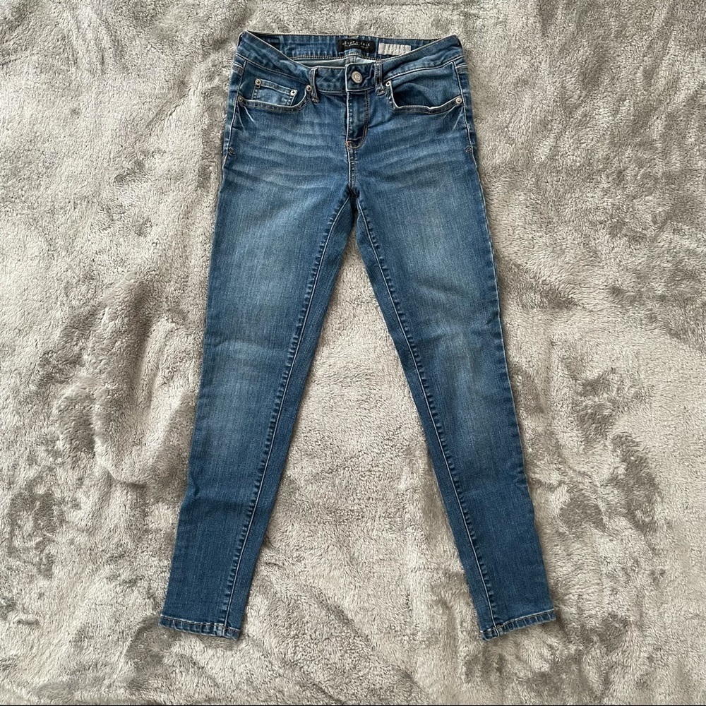 Aeropostale Blue Medium Wash Skinny Jeggings Size 2 Regular Stretchy Denim